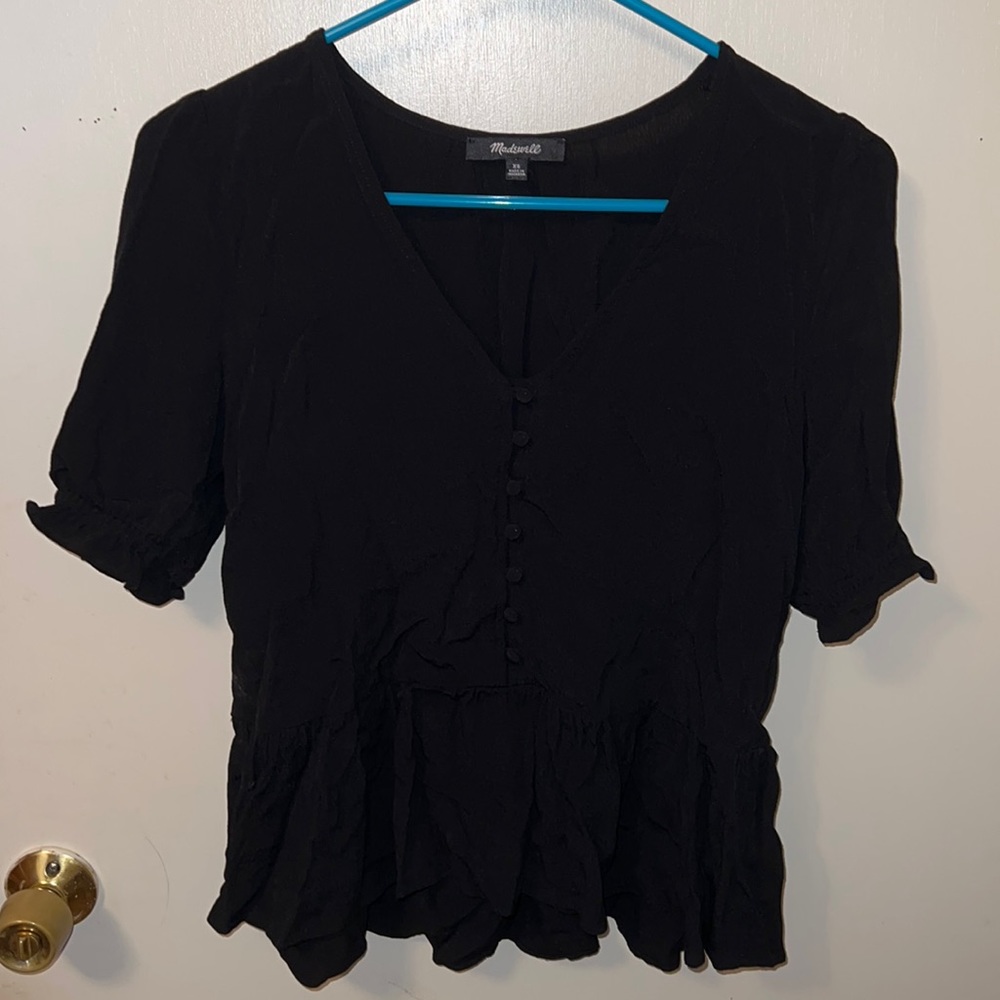 Short sleeve button done black blouse